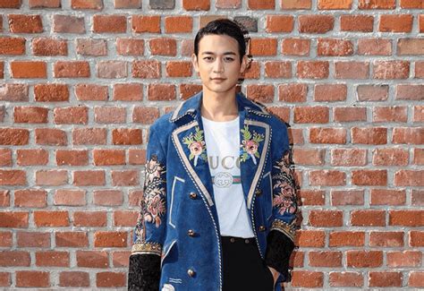 SHINee's Minho Looked Like Royalty In This Unusual Coat At 